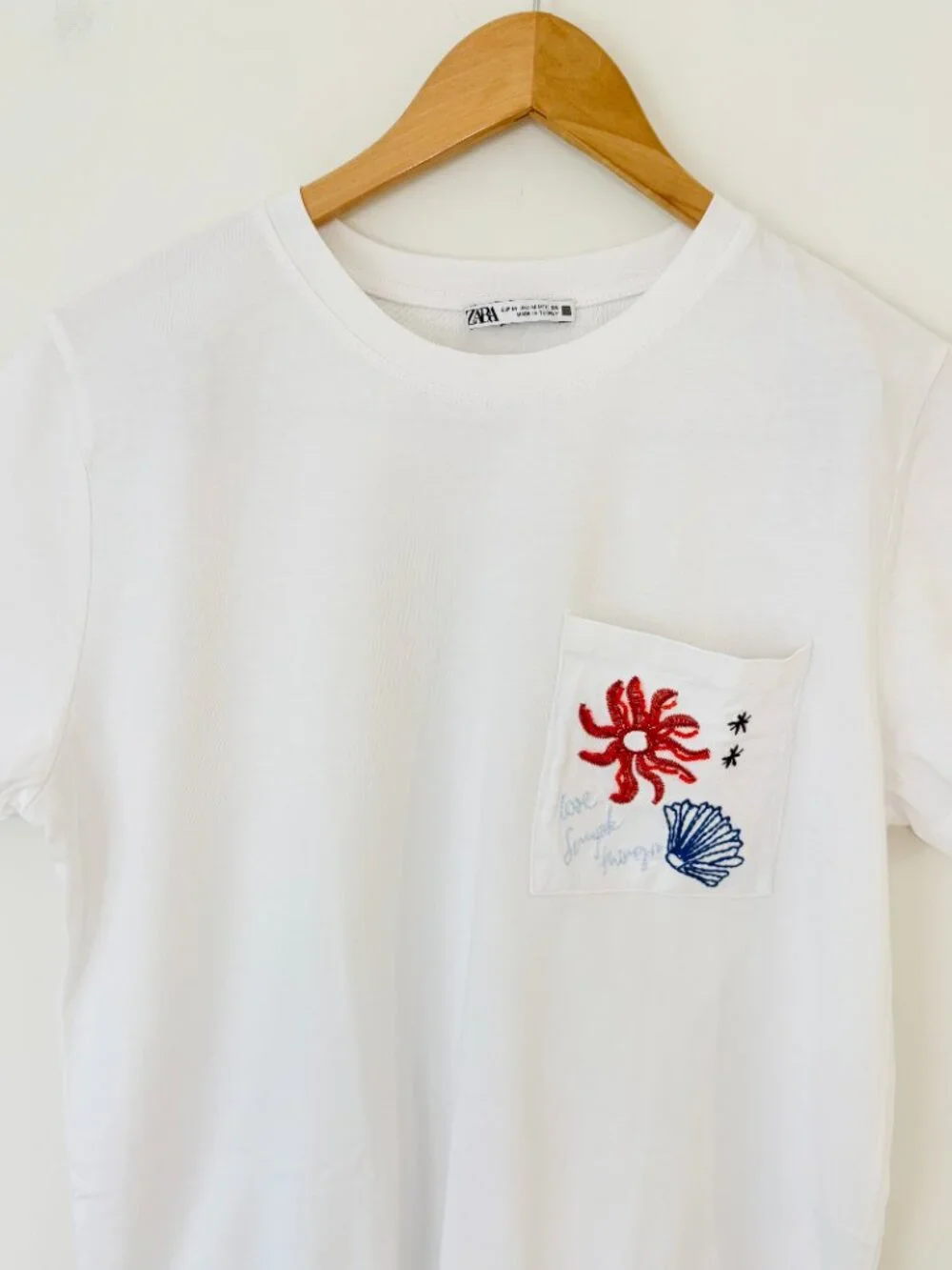 Zara White Embroidered Beaded Pocket Tee Coastal Sun Shell Graphic T-Shirt Sz M - Picture 3 of 8